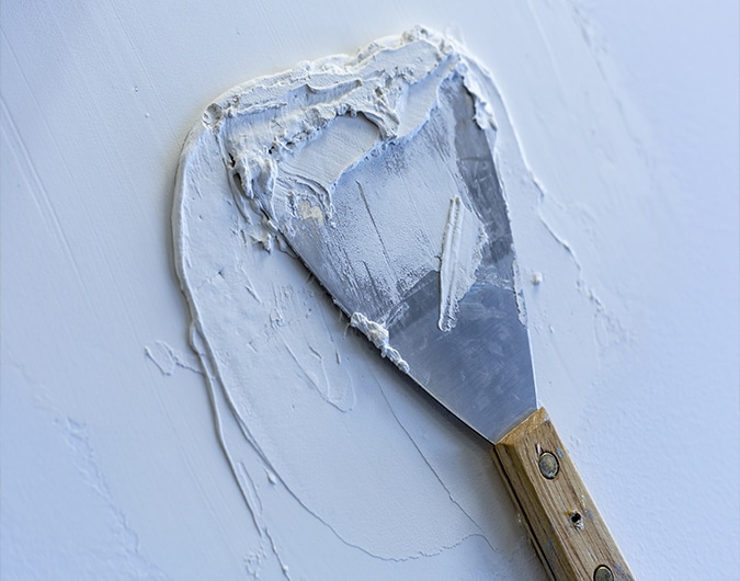 Cómo resanar los agujeros en tu pared – The Home Depot Blog