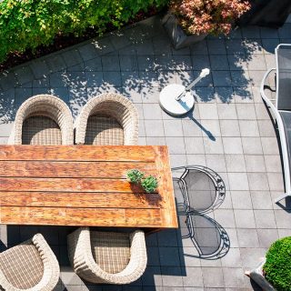 ¿Cómo limpio los muebles de mi jardín?
